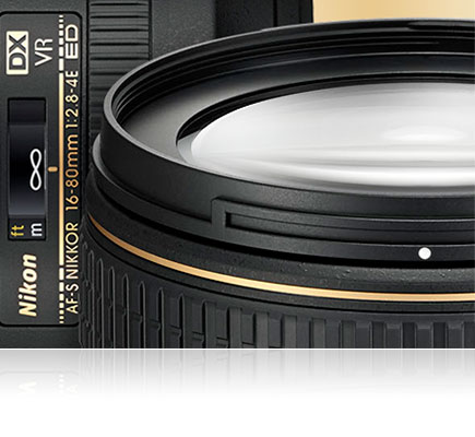 Photo showing parts of the AF-S DX NIKKOR 16-80mm f/2.8-4E ED VR lens, highlighting the lens' technologies