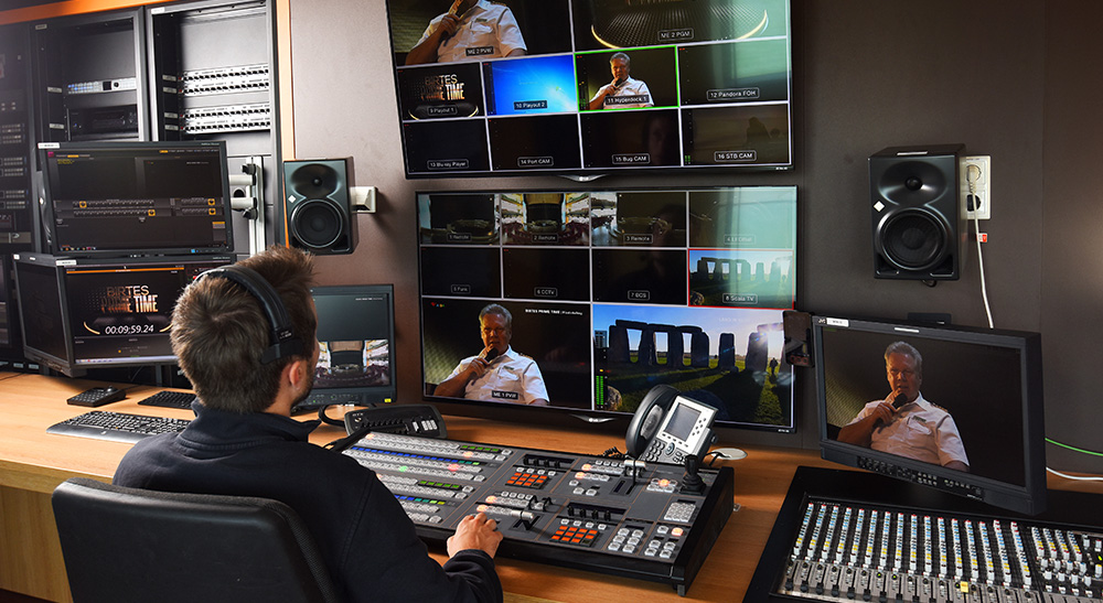 Universal Videohub 288BATEM 2 M/E Production Studio 4KBATEM 2 M/E Broadcast Panel