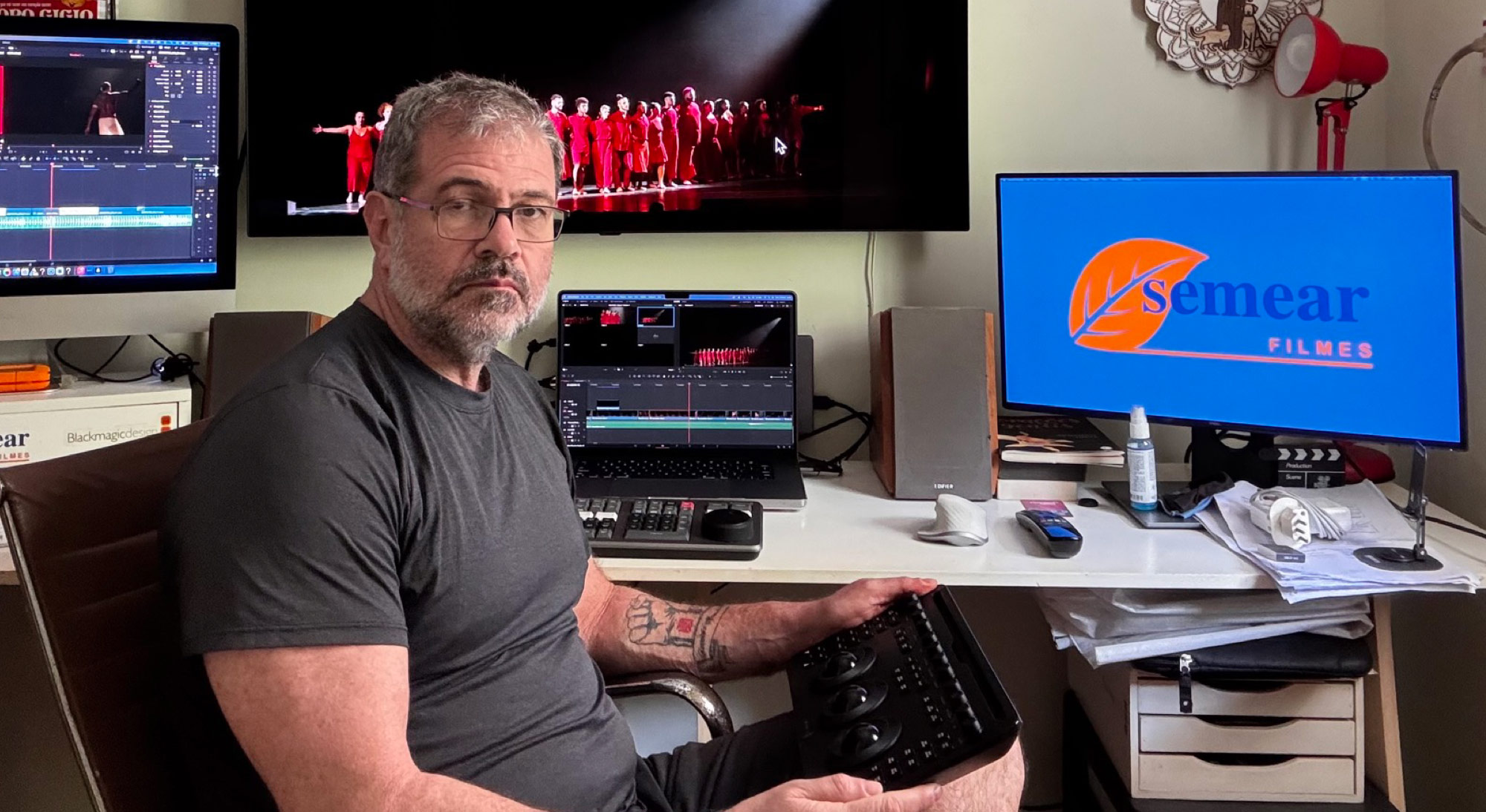 Pocket Cinema Camera 6K ProBPocket Cinema Camera 4KBBlackmagic CameraBDaVinci Resolve StudioBDaVinci Resolve Speed EditorBDaVinci Resolve Micro Color Panel