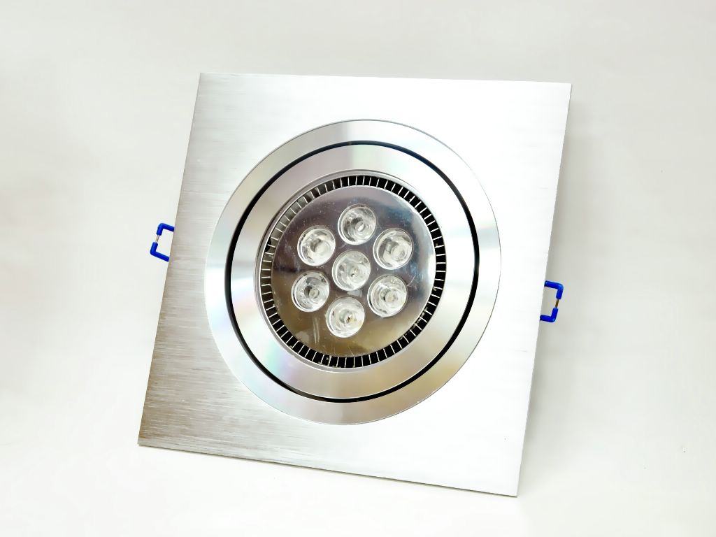 TMC-AR111-S7W �s���GA7239